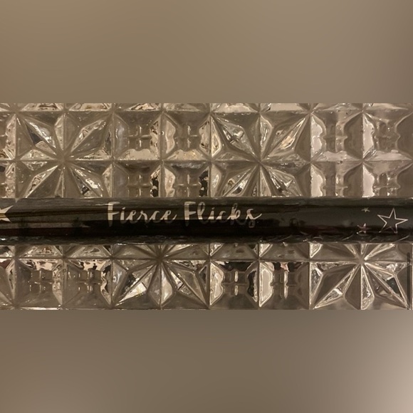 NWT Ciate London Fierce Flicks Liquid Eyeliner Pen Black Sealed - Picture 4 of 8